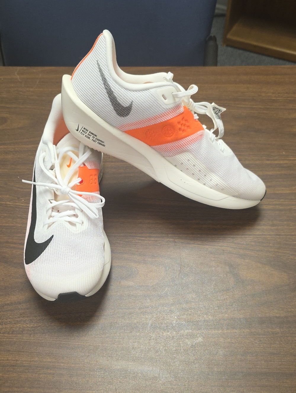 Nike Air Zoom Rival Fly 4 White/Black-Total Orange FV6040-101 Men's 9.5 New